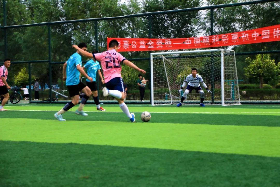 包含大型足球比赛筹备工作有序进行，组委会紧张工作中的词条