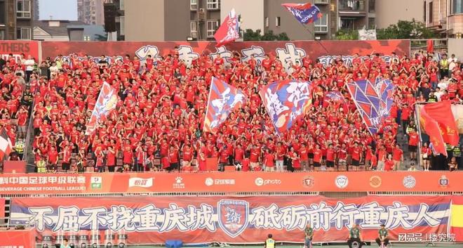 重庆市民踊跃参与，感受足球文化魅力的简单介绍