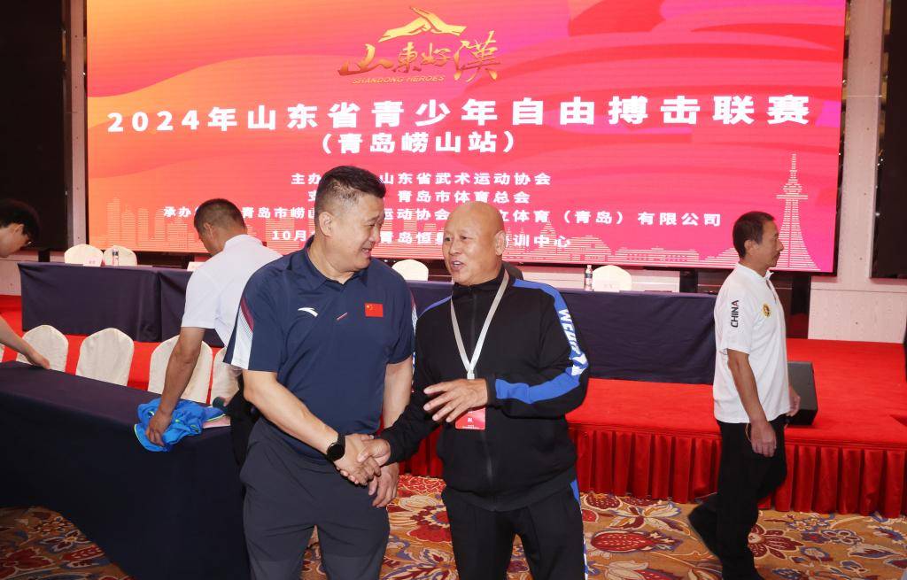 双方激辩角力，搏击赛场展现风采