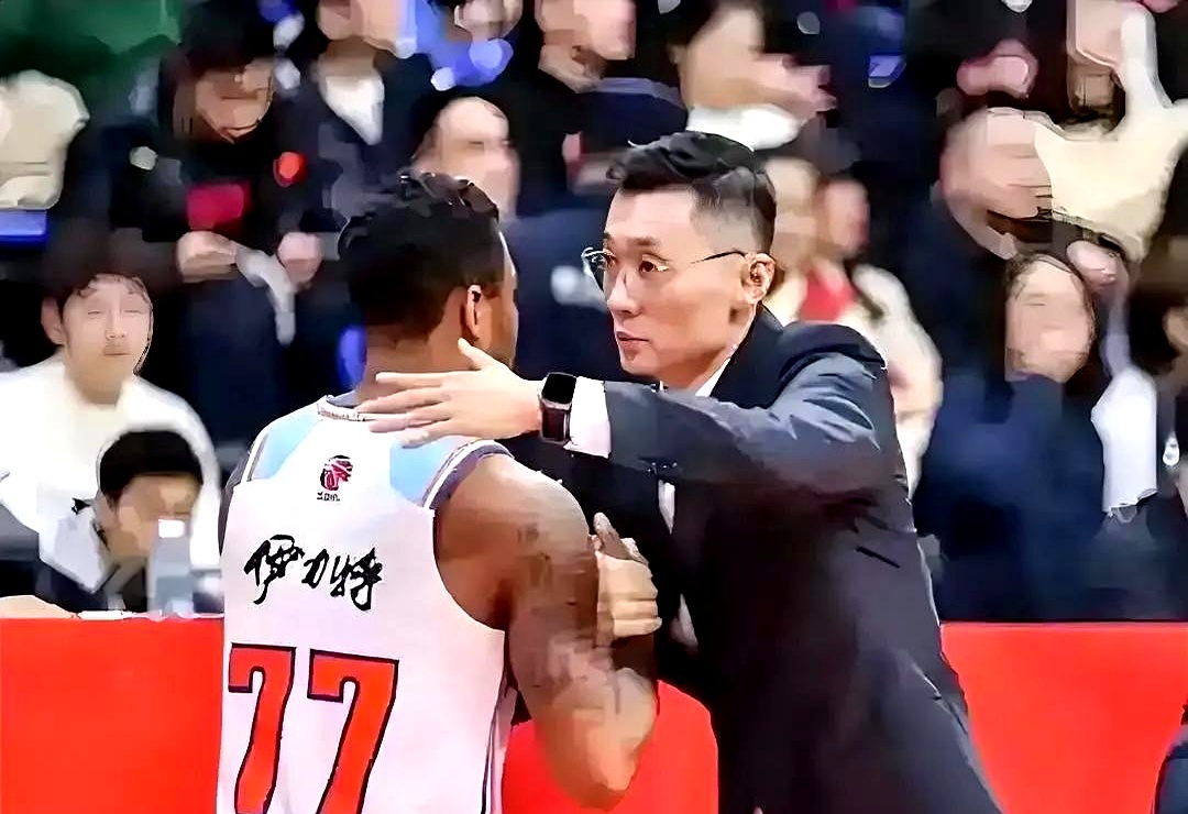 新疆篮球队士气高涨，击败对手！