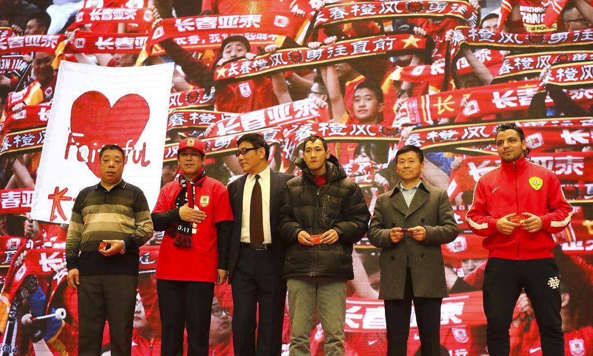 成都蓉城首发名单公布，韦世豪莱切特伤缺，蹇韬替补出场